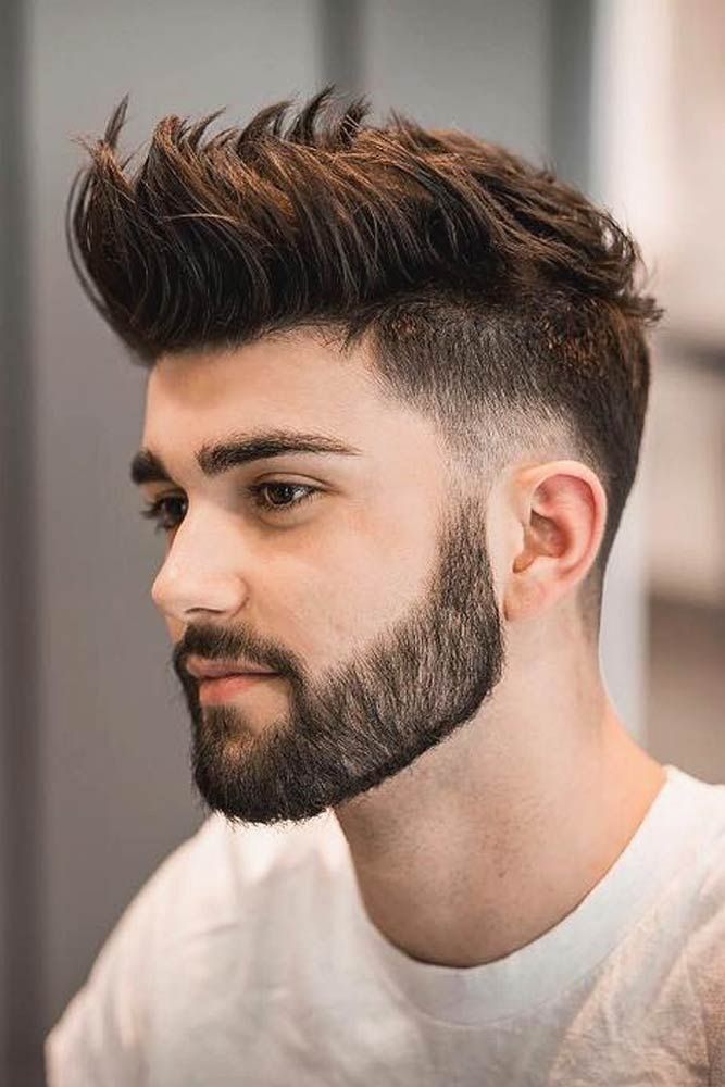 Corte spiky para hombre Corte spiky para hombre con mechones de punta peinados hacia arriba